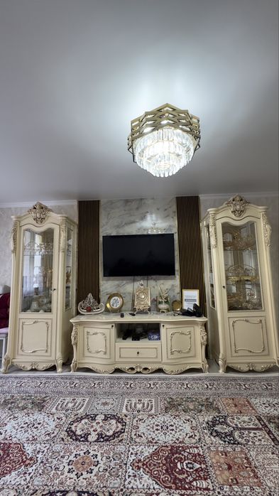 Гостиный сервант в идеальном состоянии