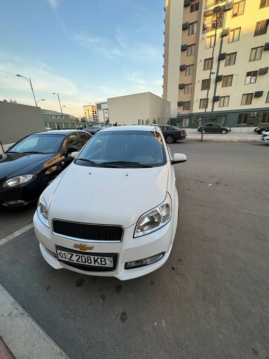 Neksiya 3 sotiladi avtamat  benzinda yurgan 55 ming kraska bor
