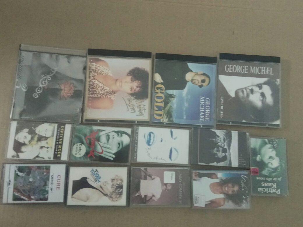 Продавам дискове и касети : Глория, Лили Иванова, Лепа Брена..VHS