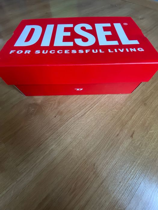 Чисто нови обувки DIESEL