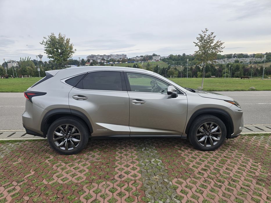 LEXUS NX 300 Hybrid / 4x4 /Navi /Xenon/