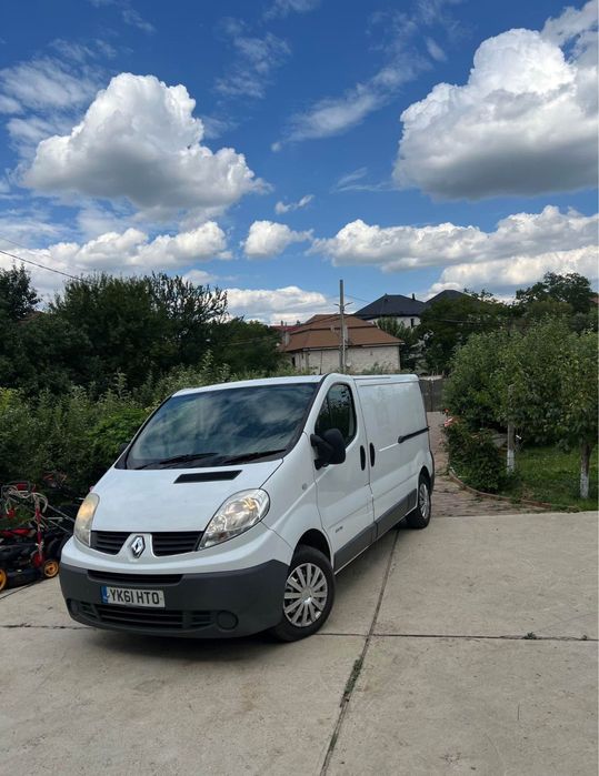 Dezmembrez Renault trafic 2.0 dci euro 5