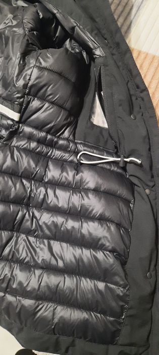 Geaca rezistenta la vant si ploaie