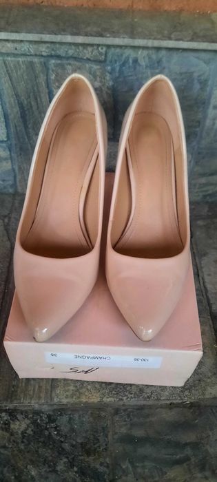 pantofi stiletto nr 36 stare foarte buna