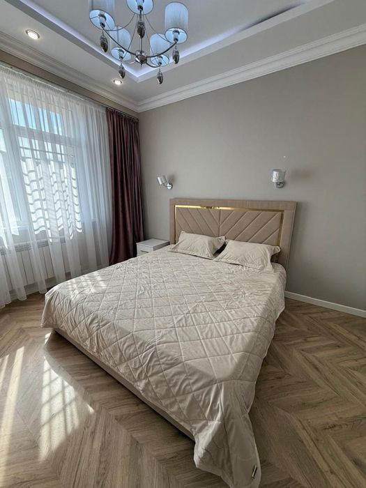 Кровать двухспальная 200/180