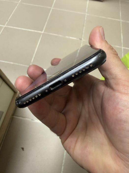 iPhone 8 64gb - с дефект