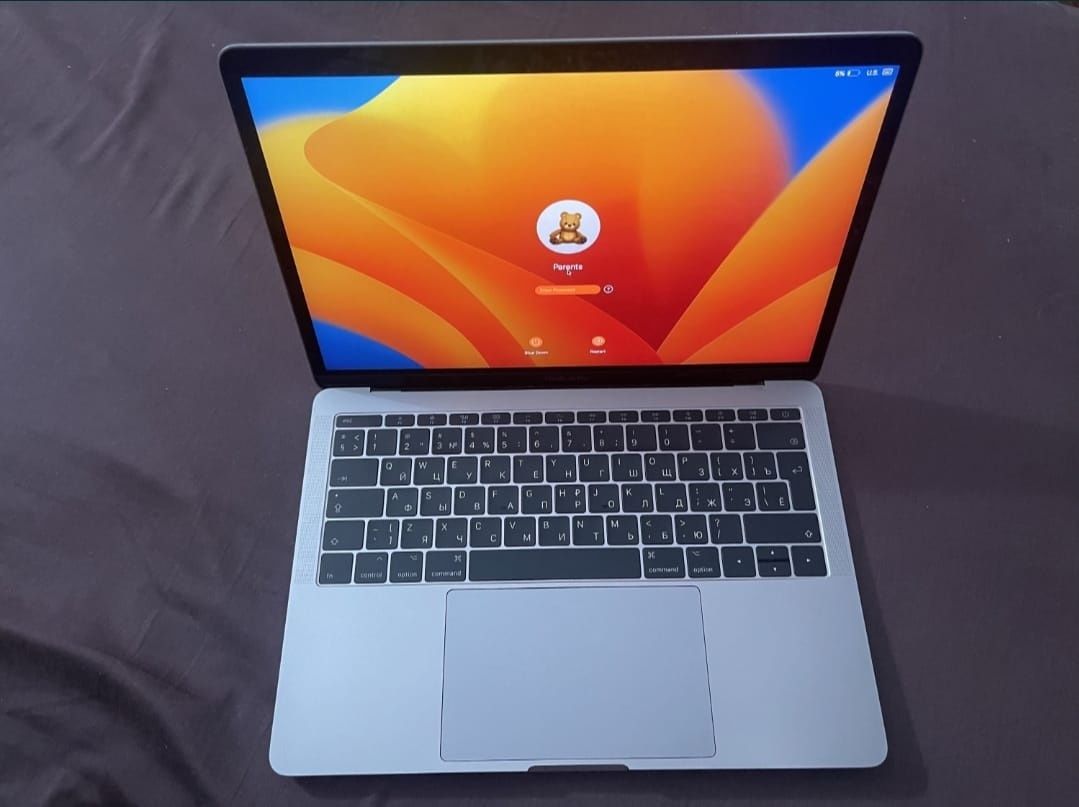 Продам Macbook Pro 13” 2017 8/256гб в идеальном состояний