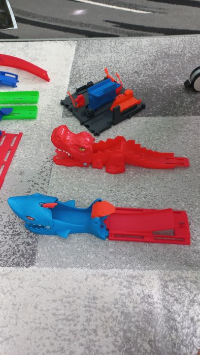 HotWheels писта ,бензиностанция