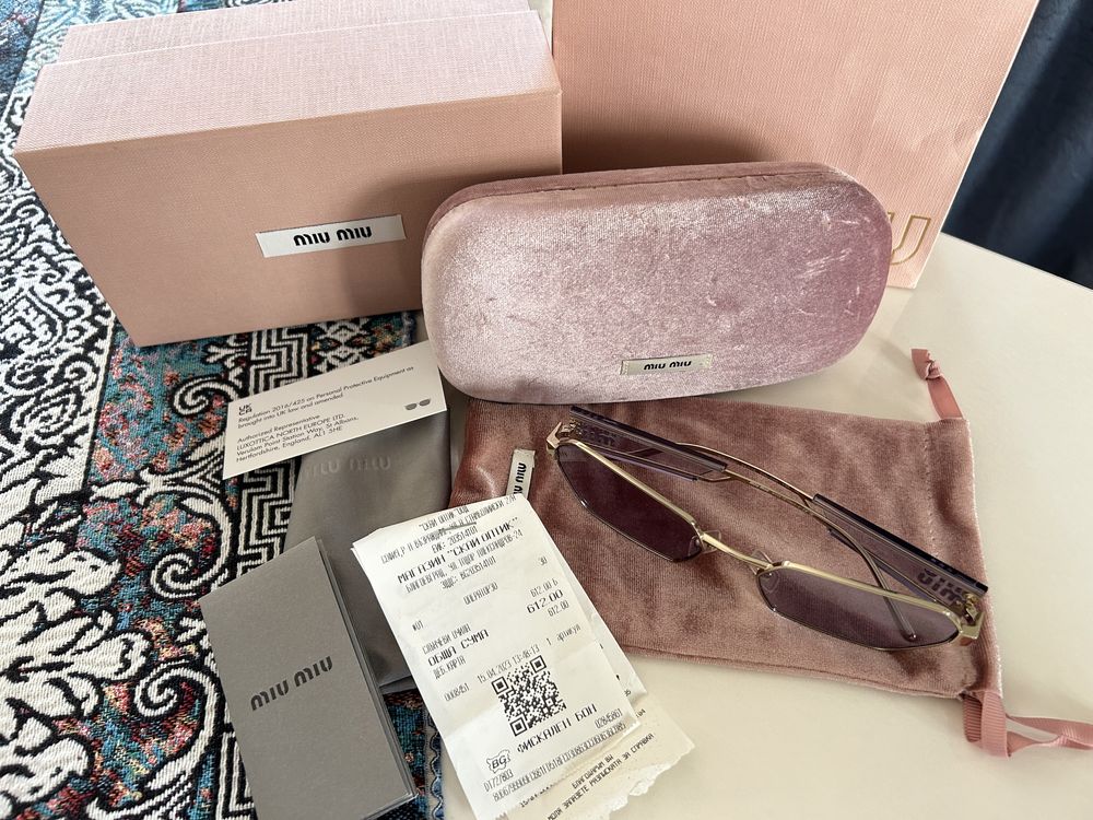 Дамски слънчеви очила MIU MIU