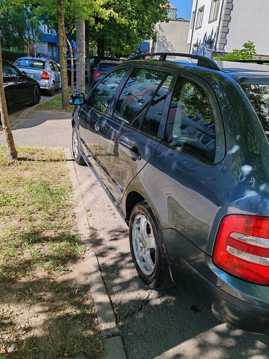 Vând Skoda fabia