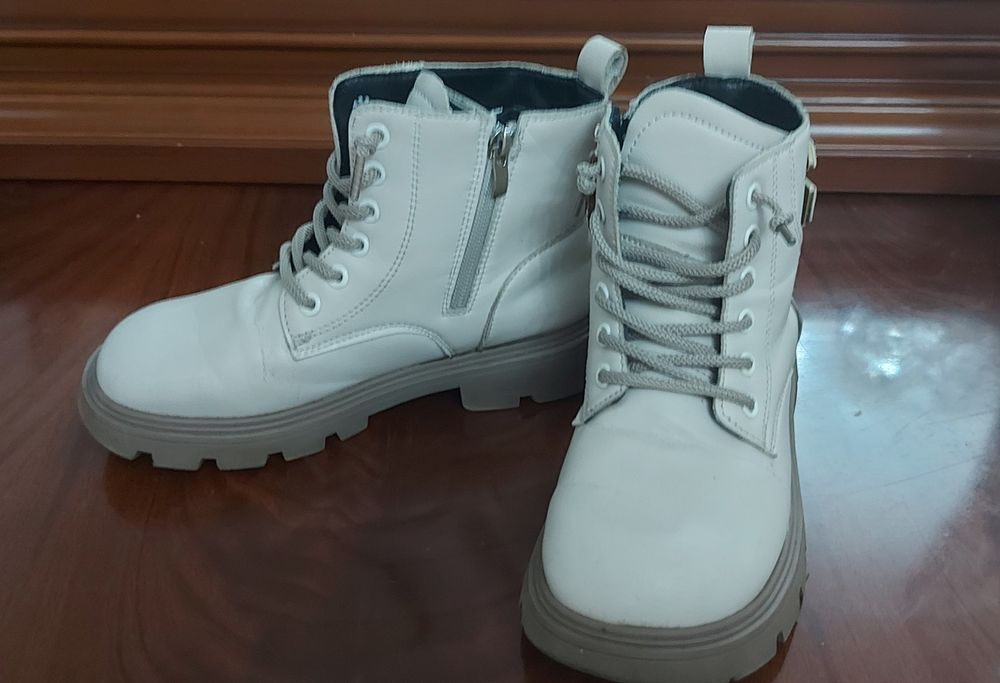 Продам ботинки для девочки