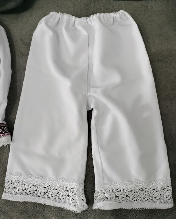 Costum popular traditional 3-4ani 300lei