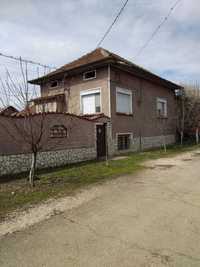 Къща в с. Чомаковци