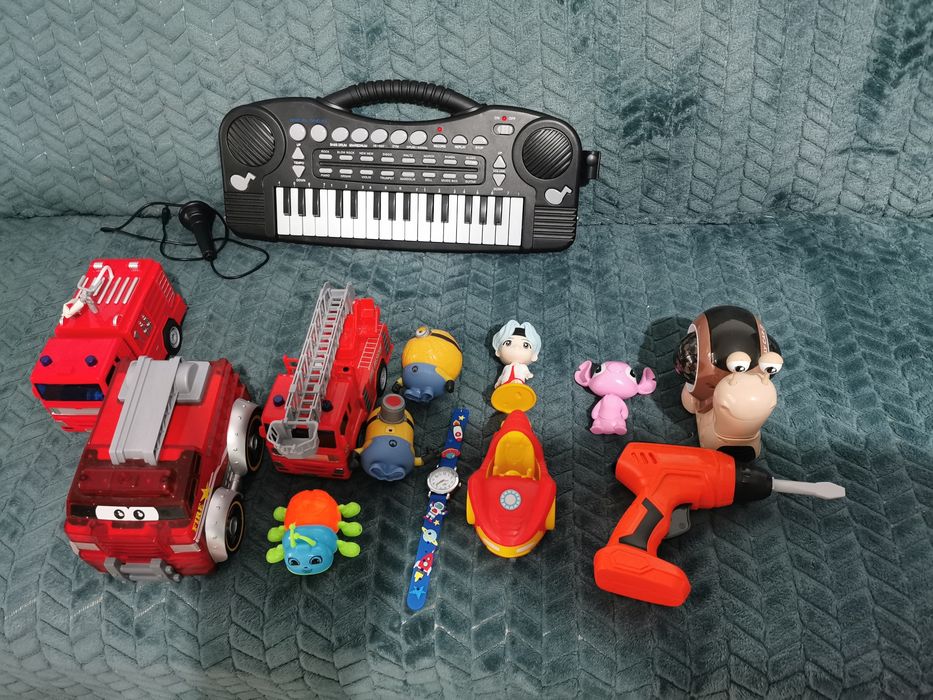 Vând jucării copii