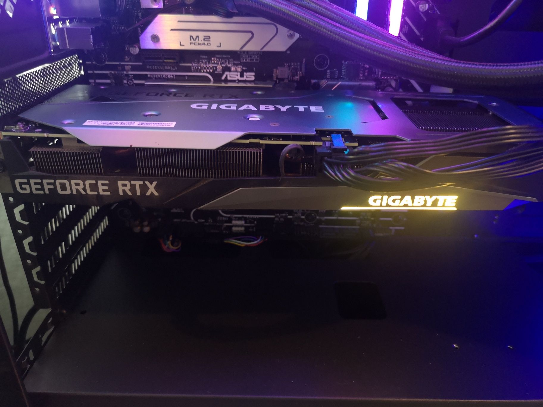 Vand Placa video gigabyte rtx 3060 12gb GDDR6 192bit la cutie garantie