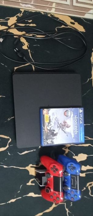 Продам приставку PS4