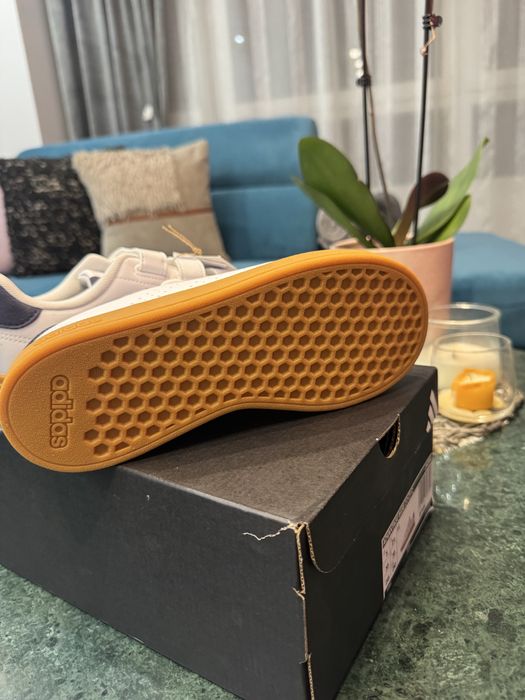 Чисто нови оригинални детски обувки Addidas