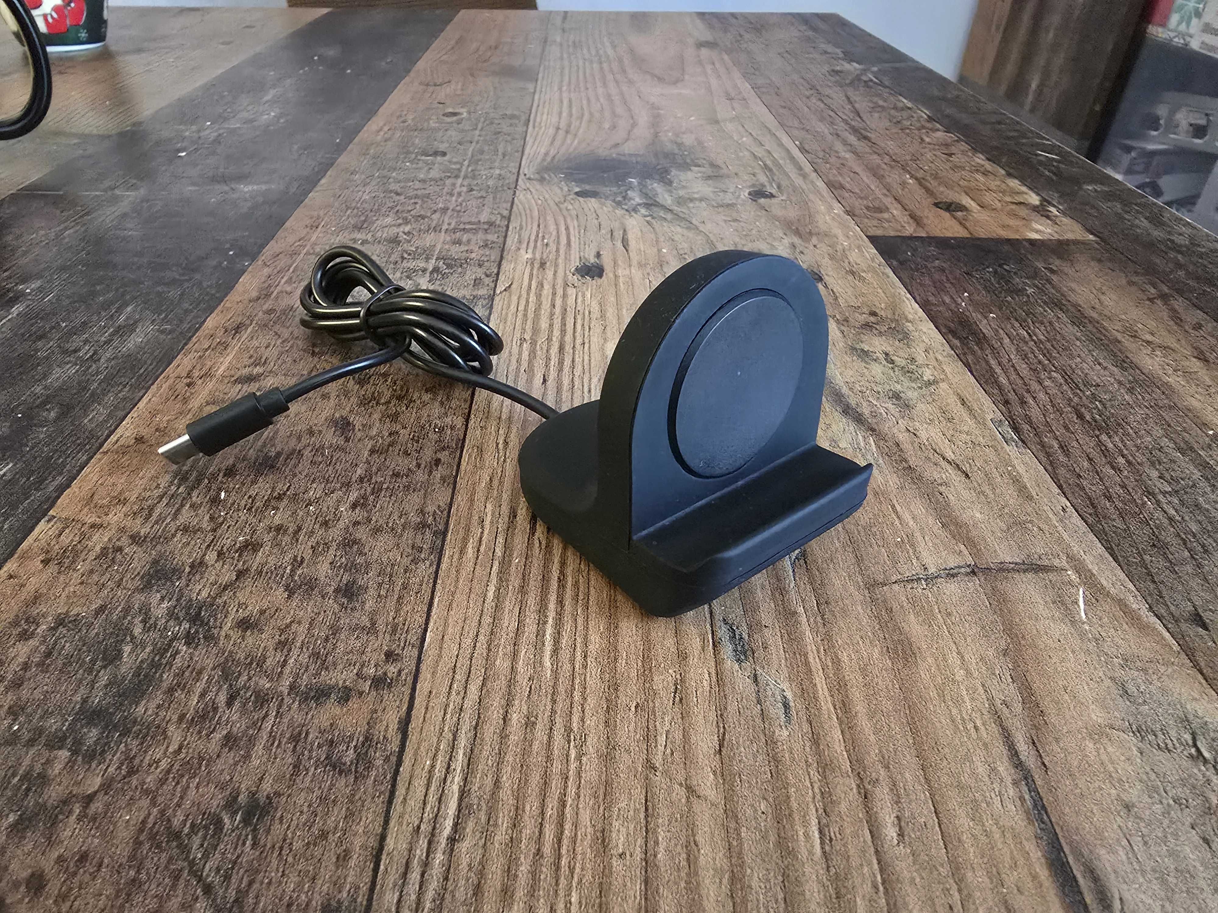 Настолна стойка за часовник Samsung Smart Watch + безжично зарядно