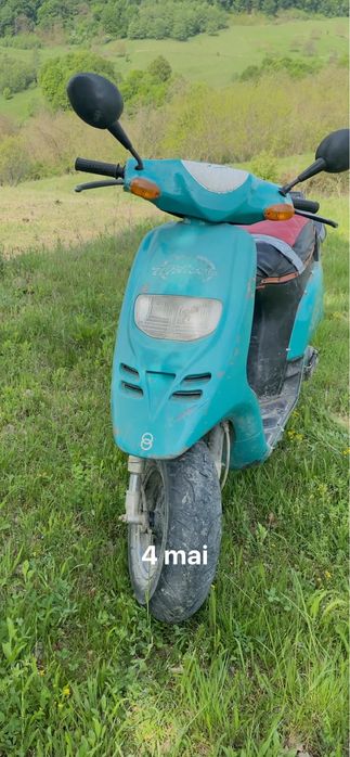 Vand piaggio typhoon de 80 merge foarte bine filtru sport etc.