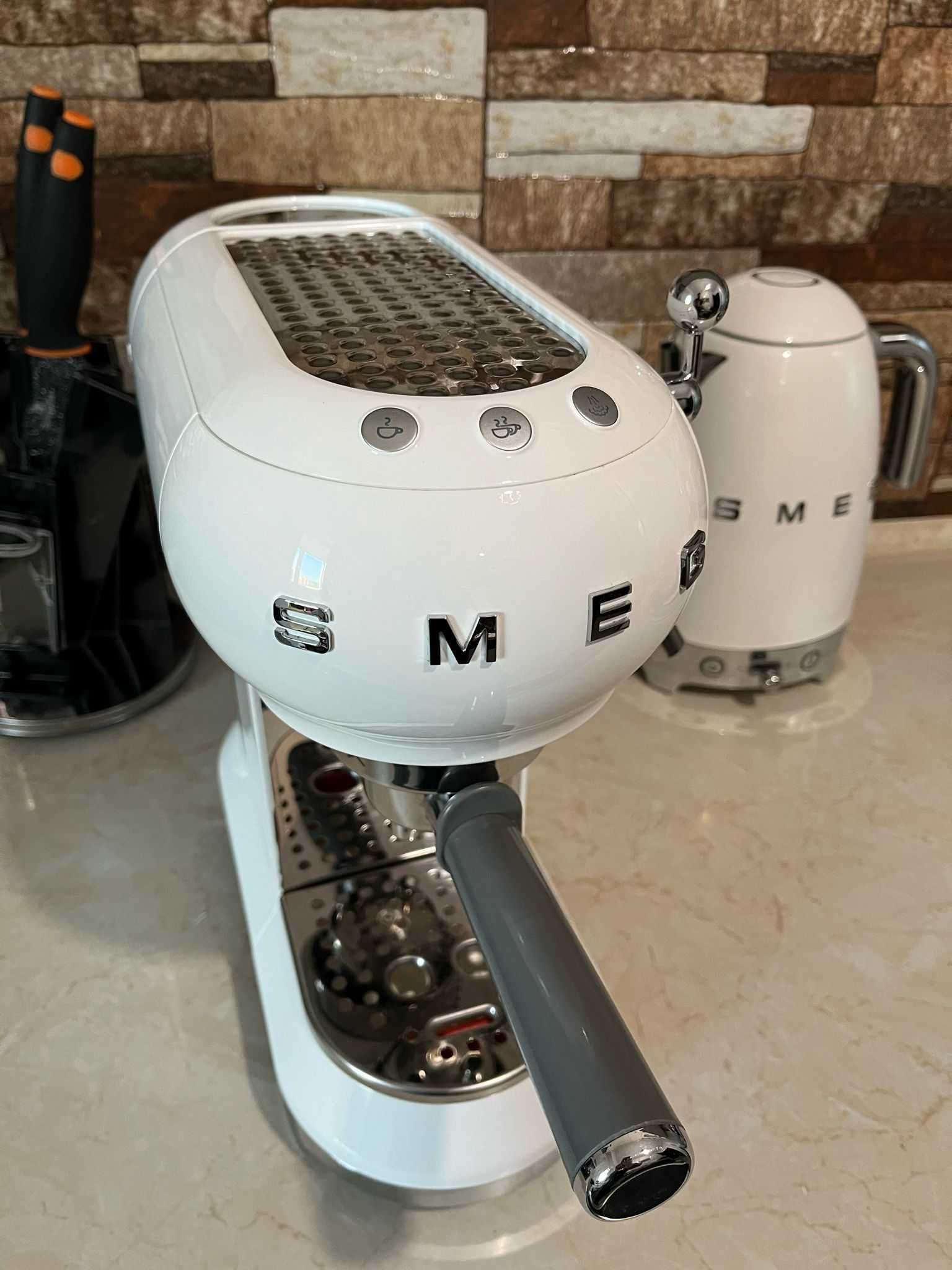 Espressor SMEG ECF01WHEU Alb