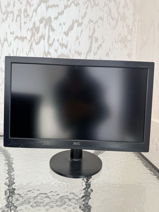 Компютър Lenovo и монитор AOC