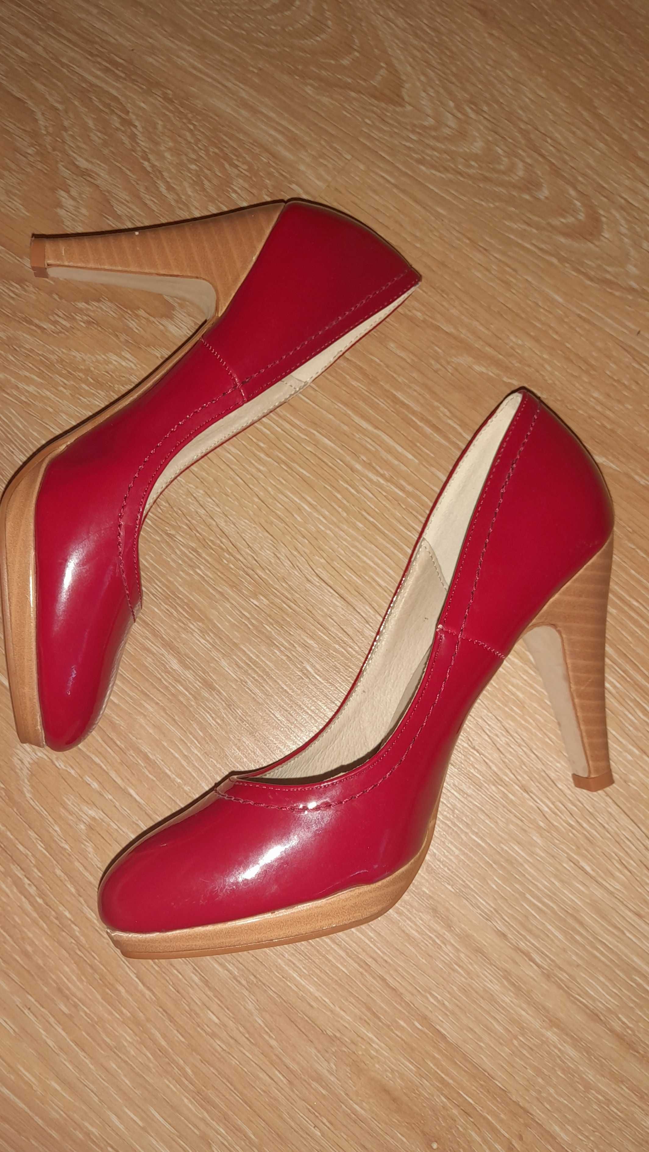 Обувки на ток- Buffalo (червени, 39 размер)