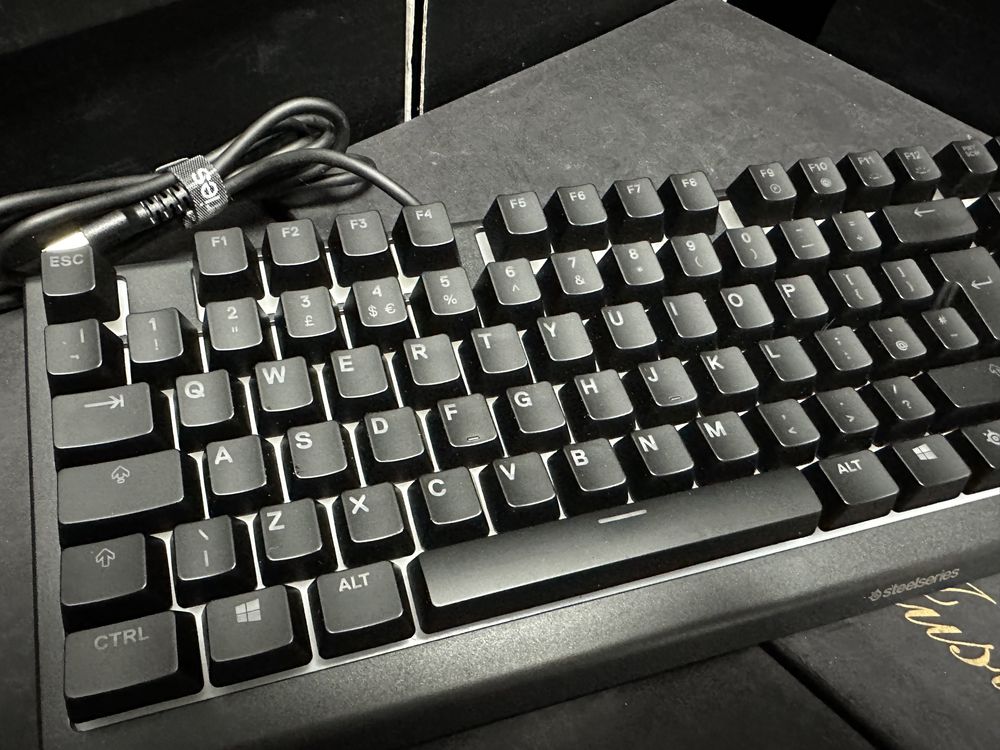 Tastatura gaming SteelSeries Apex 3, RGB, IP32 water resistant