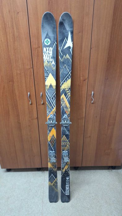 Schi tură și piei focă