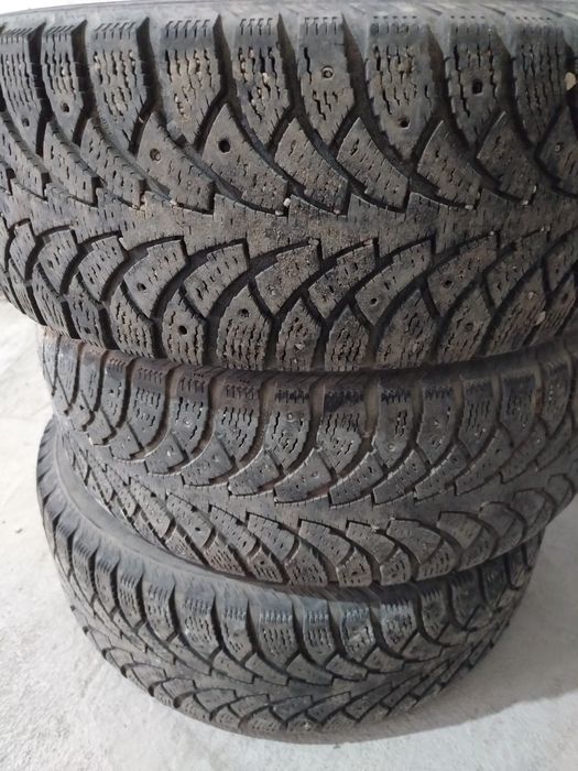 Продам зимнюю  бу резину