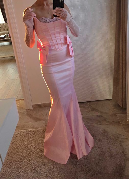 Розова рокля с аксесоари ХС/С еластична НОВА!