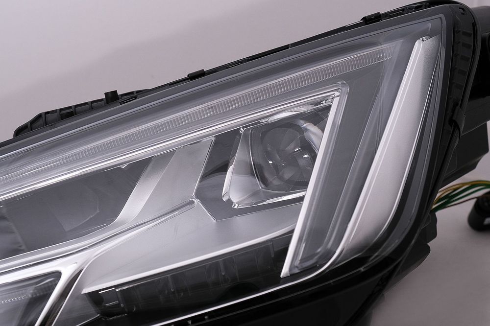 Faruri LED compatibil cu Audi A4 B9 8W (2016-2018) conversie de la Xen