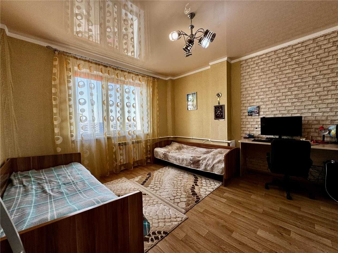 *3-комнатная квартира по пр.Шахтёров, 70