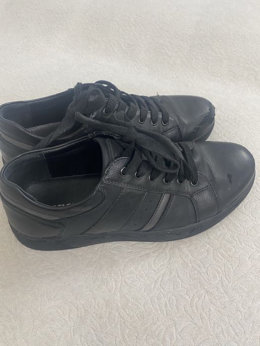 Продам мужские кросовки