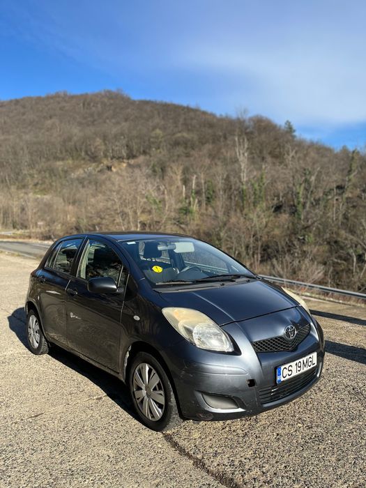 Vând sau schimb Toyota Yaris