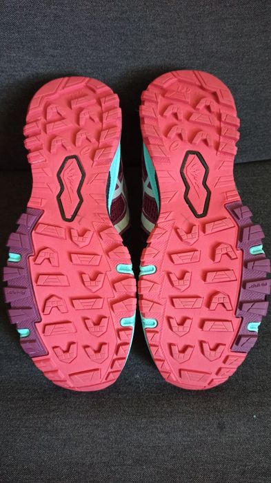 ASICS маратонки 37 нови