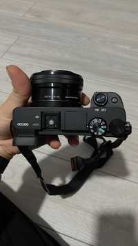 Aparat foto Sony a6300 + Obiectiv Kit + Card SanDisk Ultra 256GB