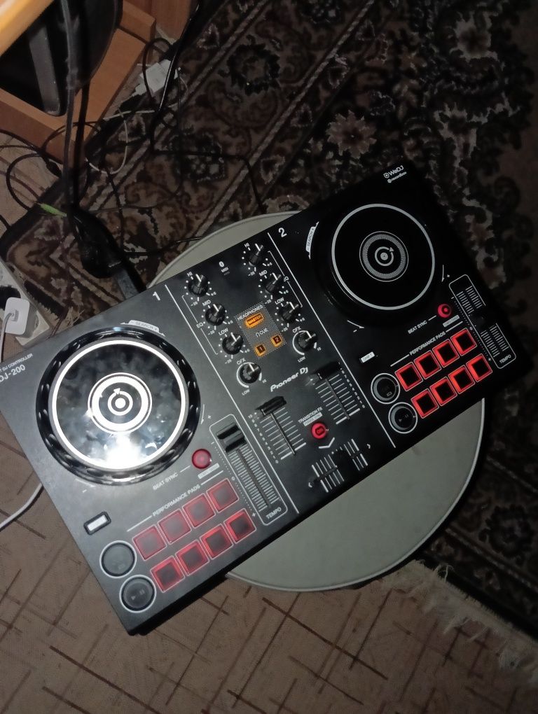 DJ контроллер Pioneer DJ DDJ - 200