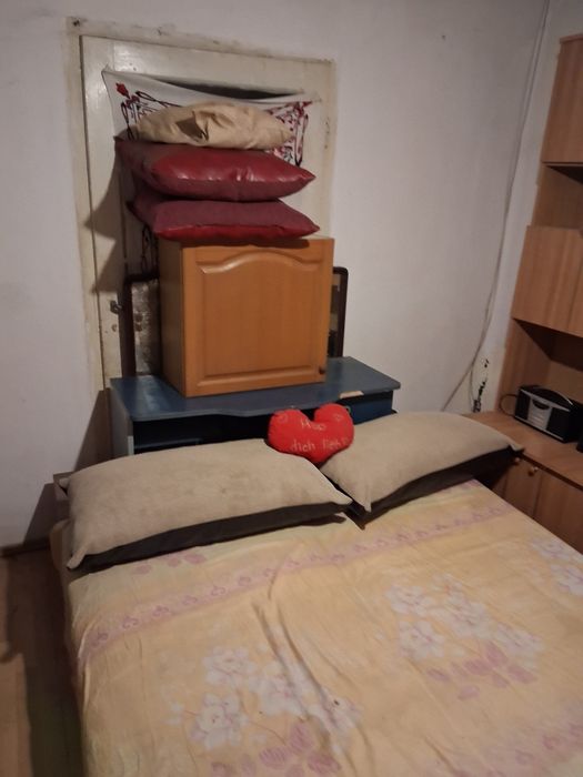 Închiriez o camera la casa