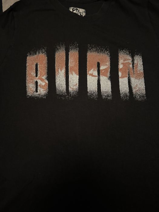 Тениска Luda,черен цвят с характерните за марката символи отпред и на