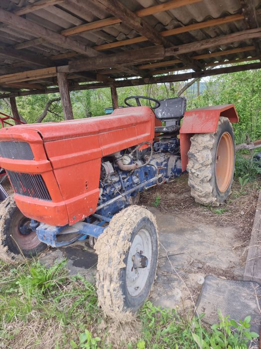 Tractor  Universal445 incomplet