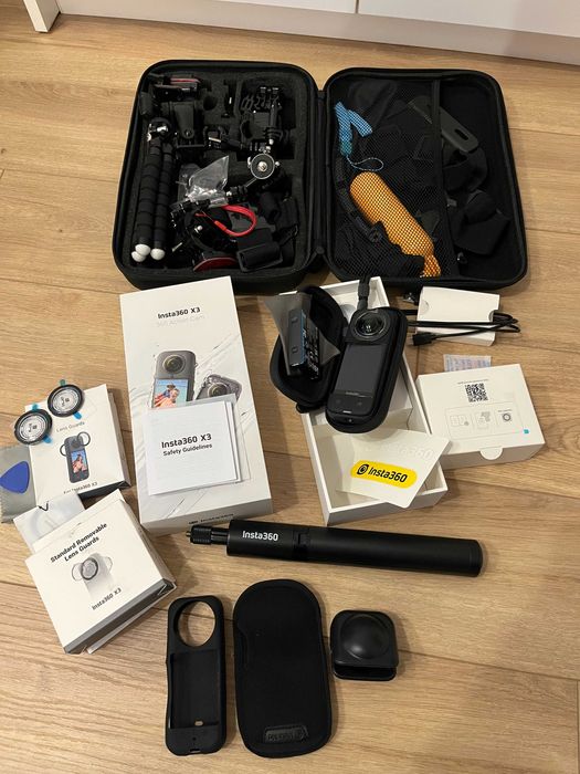 Екшън камера Insta360 x3 - гаранционна, като нова, с много аксесоари