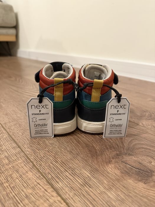 Next чисто нови обувки високи кецове