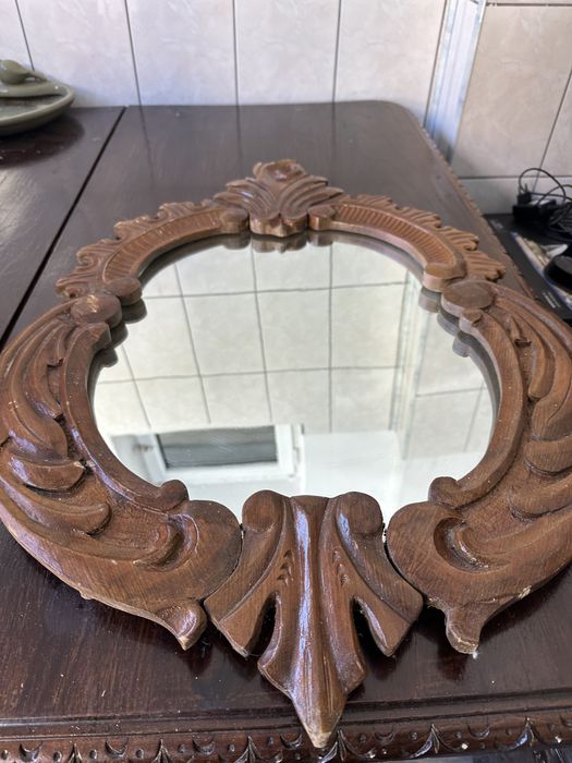 Oglinda cu lemn sculptat