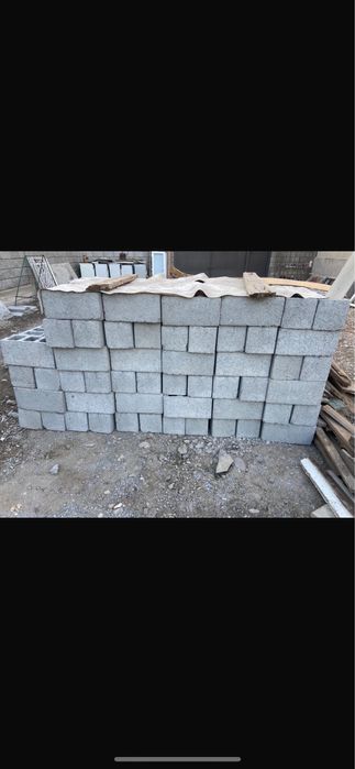 Продам Пескаблок гладкий 210шт рваный 110шт