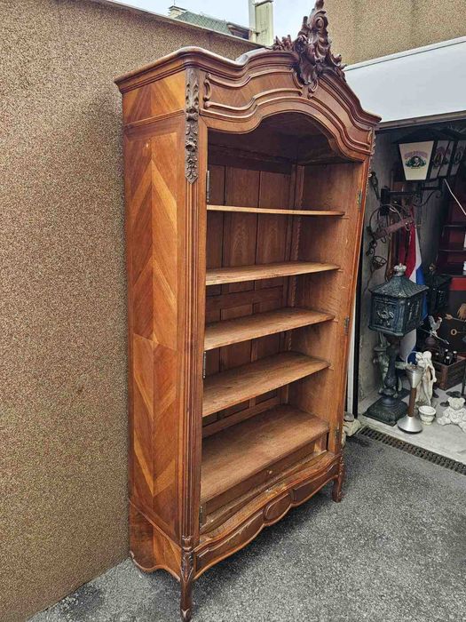 Уникален разглобяем шкаф с дърворезба и интарзия