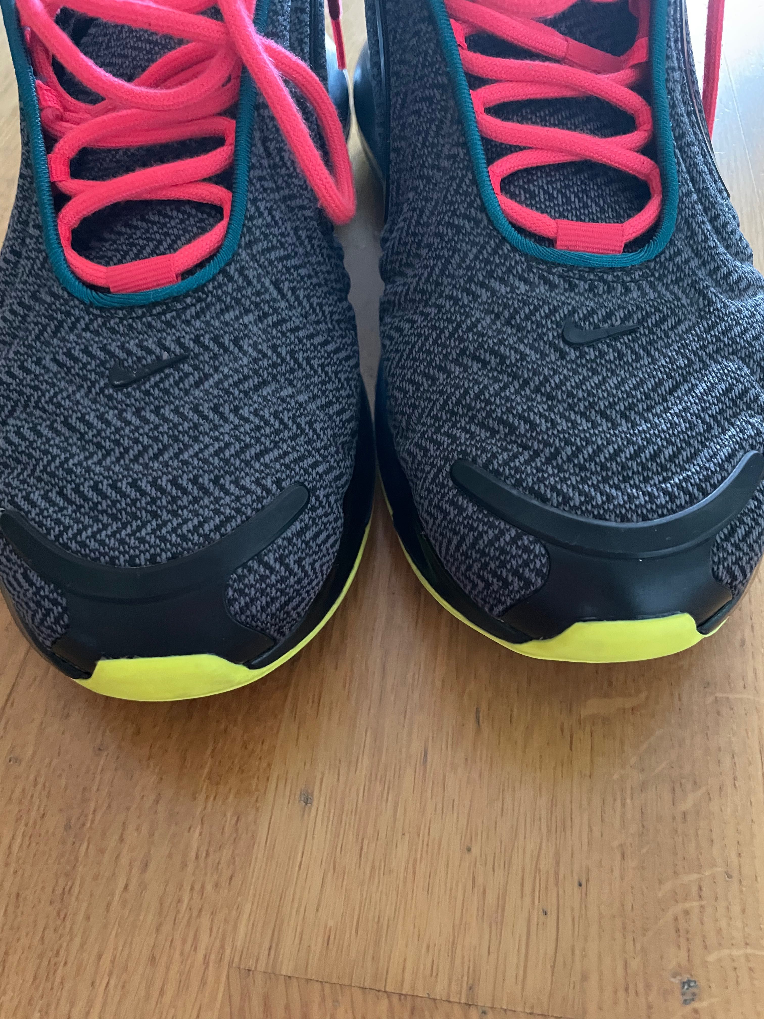 Pantofi sport Nike 720 Airmax