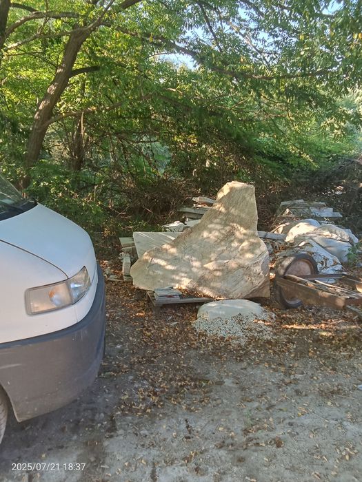 Stanca ornamentala din marmura.