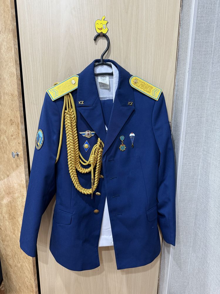 Парадный костюм