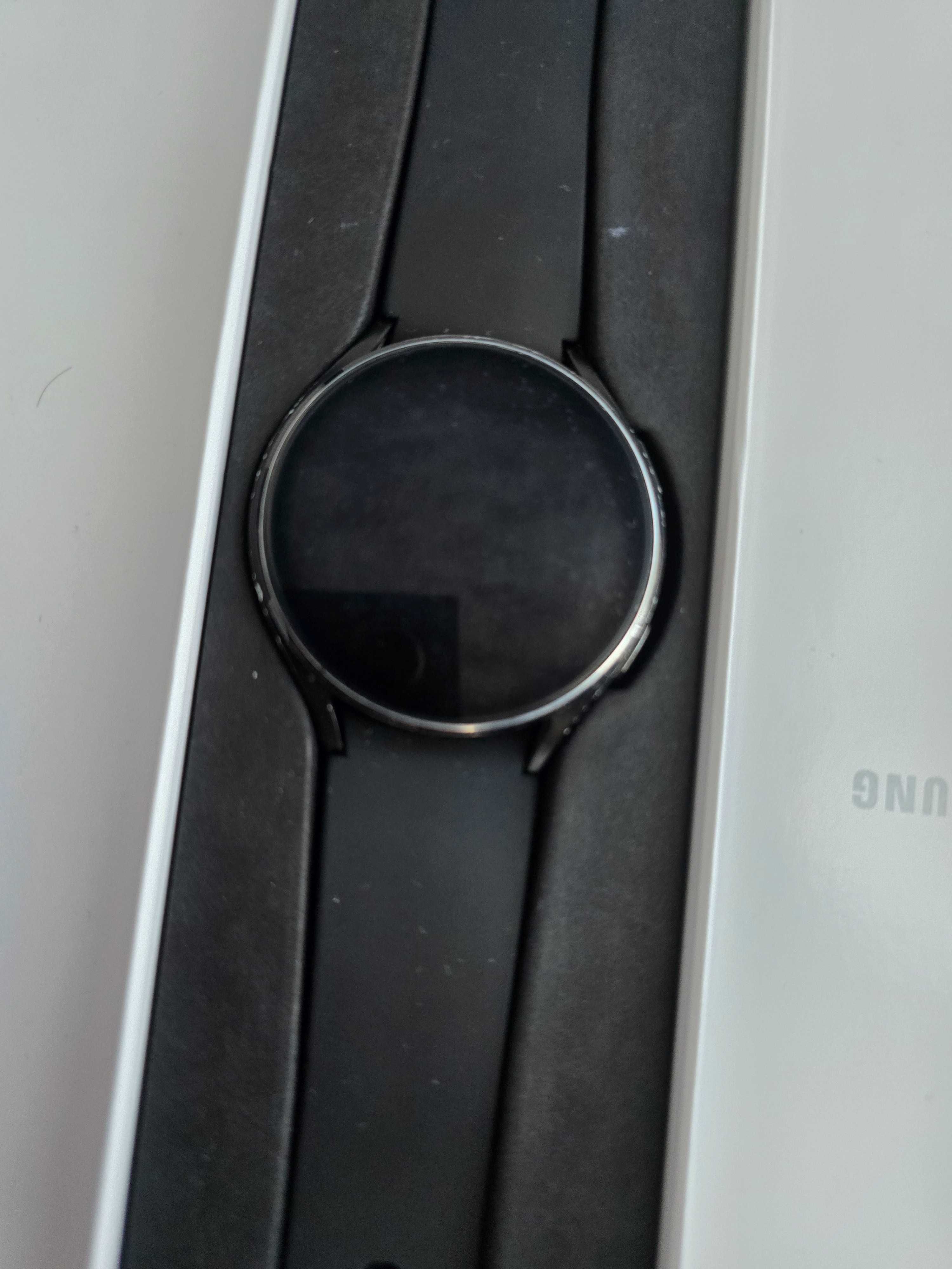 Смарт часовник самсунг  galaxy watch 4 44мм