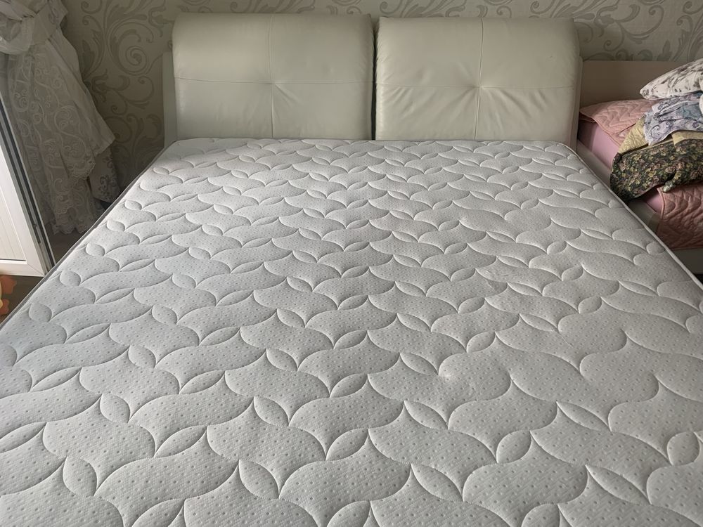 Продам срочно двуспальную кровать